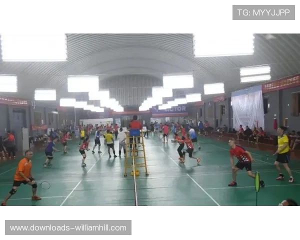 邵阳市商贸工会羽毛球赛落幕，职工组混双决赛引千人观赛