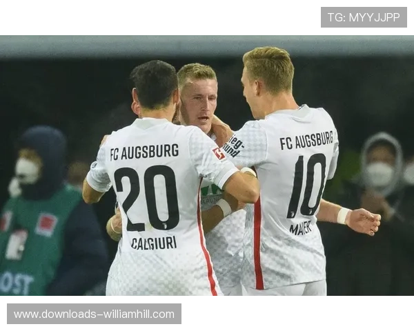 诺伊尔扑救罗幕洛射门瞬间，经验与反应完美结合